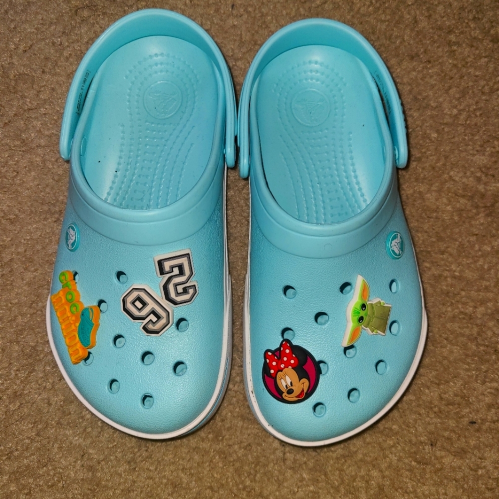 crocs size  7 in womens no low balls
